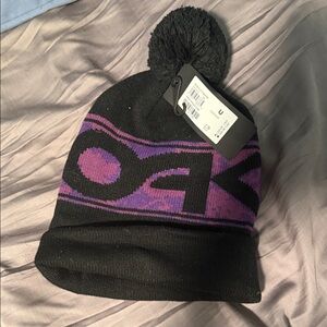 Adult Oakley Black and Purple Beanie NWT